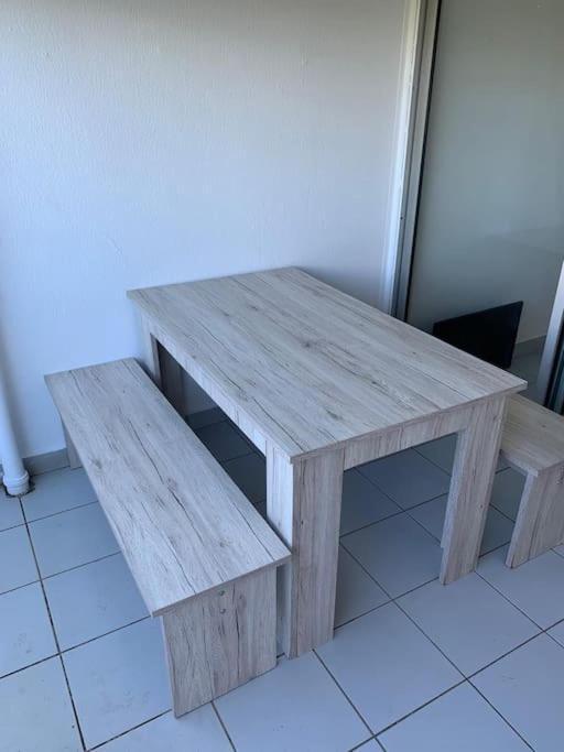 Petit Prix Et Grand Confort A Saint Gilles Les Bains Екстериор снимка